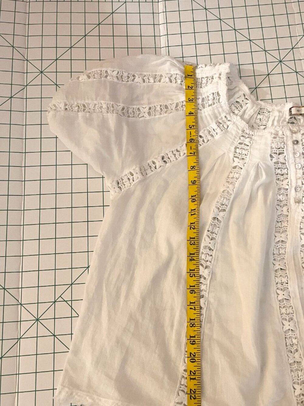 Anthropologie Eri + Ali Sz L white blouse with butterfly lace w distressed hems - Picture 11 of 11